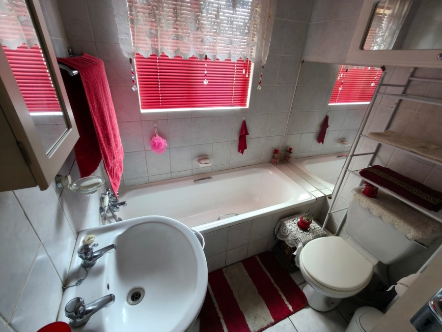 3 Bedroom Property for Sale in Safari Gardens North West